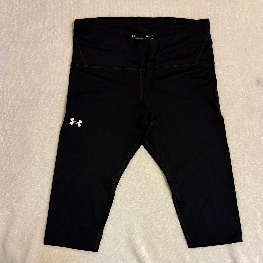 NWOT Under Armour Black Athletic Compression Capri leggings